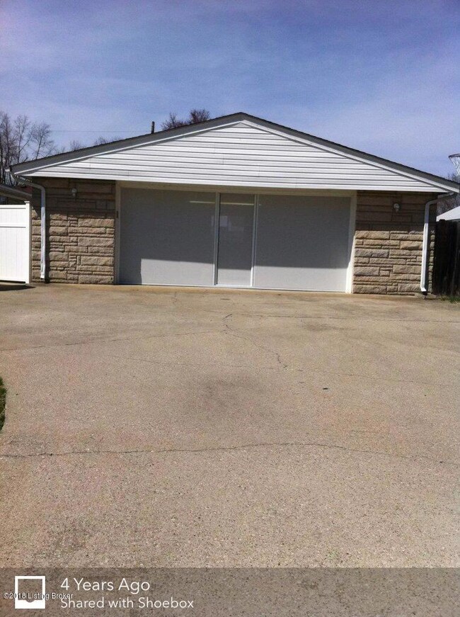 8900 Mahoney Garage 1