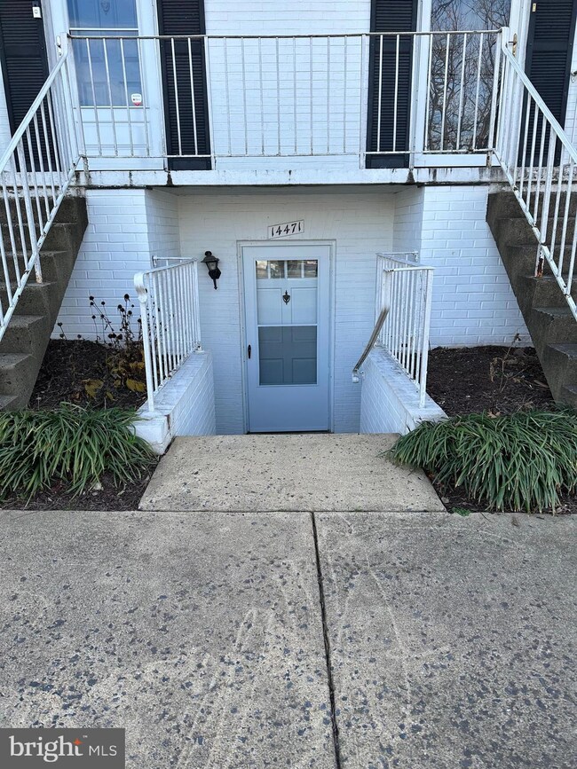 14471 Saint Germain Dr, Centreville, VA 20121 - photo 2