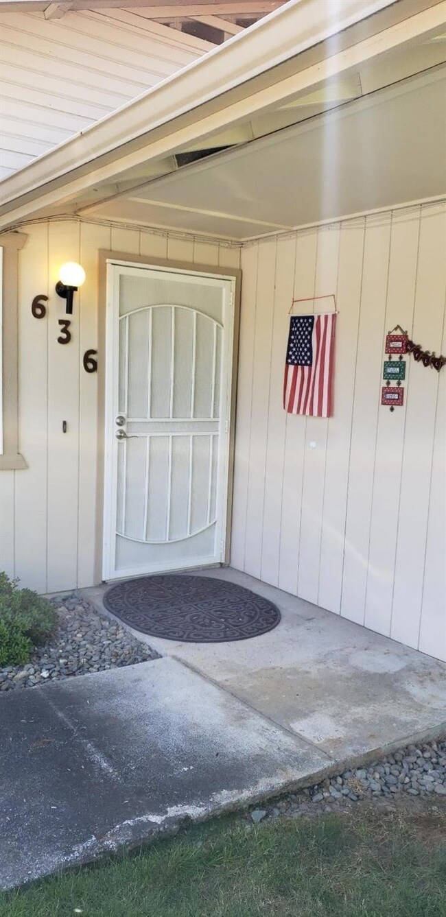 636 SW Sunwood Way, Grants Pass, OR 97526 - photo 2