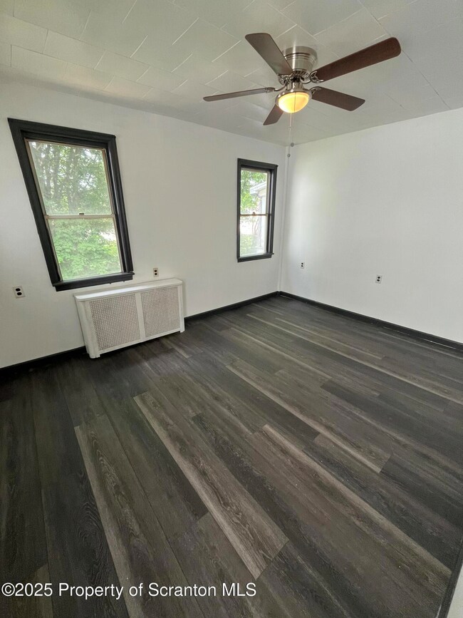 228 Union St unit Left, Taylor, PA 18517 - photo 6