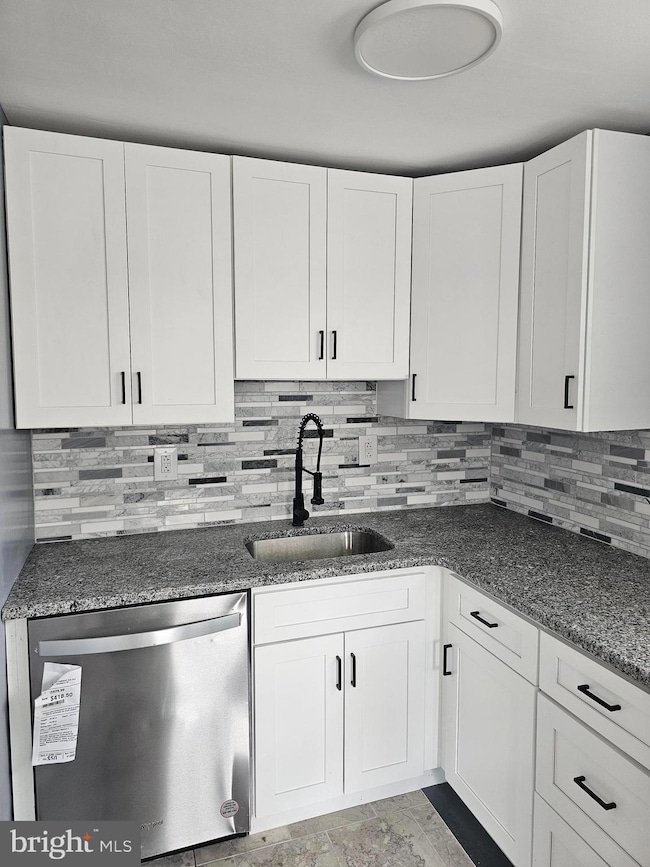 566 S 3rd St, Darby, PA 19023 - photo 2