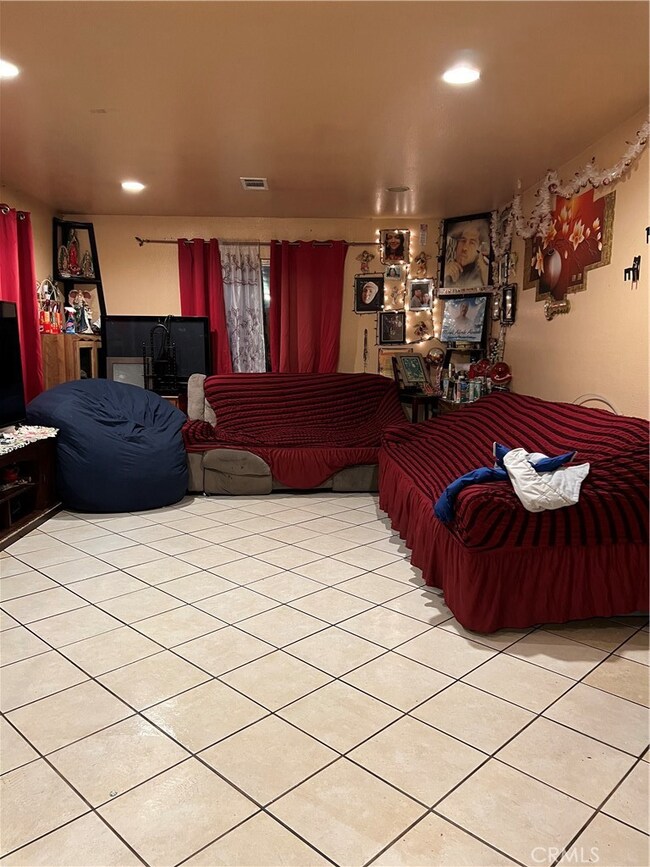 1715 W 154th St, Compton, CA 90220 - photo 4