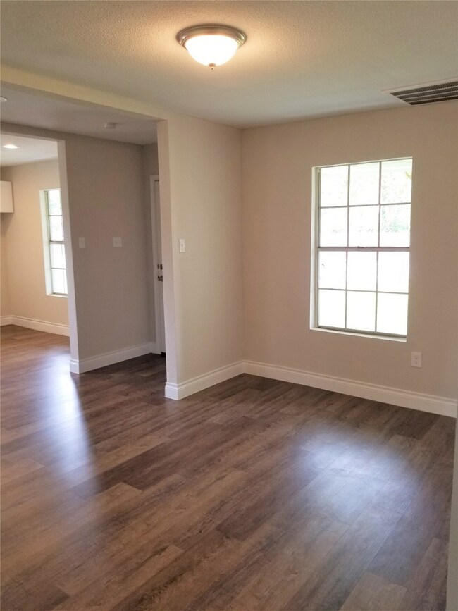 4914 Earline St, Houston, TX 77016 - photo 3