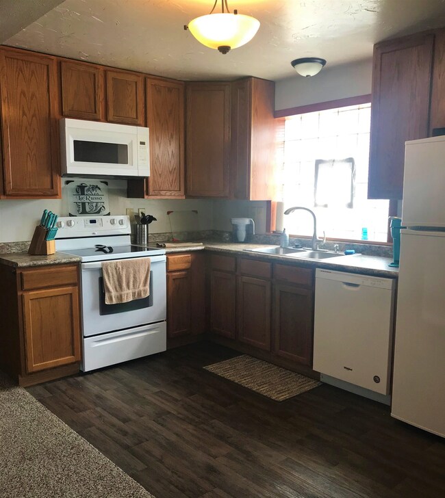 320 & 320 1/2 E Hudson St, Spearfish, SD 57783 - photo 5