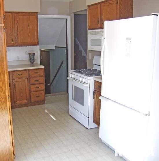 2709 Greenway Dr, Bettendorf, IA 52722 - photo 7