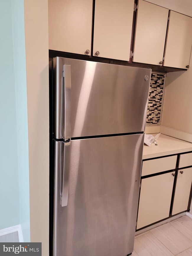 15 Canterbury Square unit 204, Alexandria, VA 22304 - photo 3