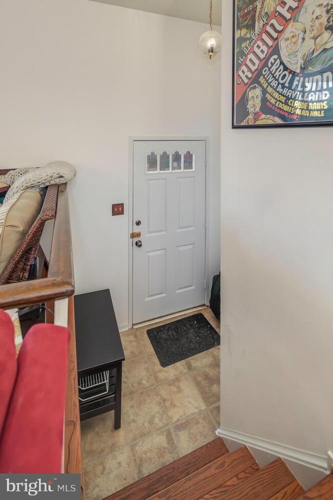 2387 Hunters Square Ct, Reston, VA 20191 - photo 2