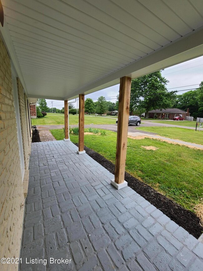 423 Ford Dr, Mount Washington, KY 40047 - photo 3