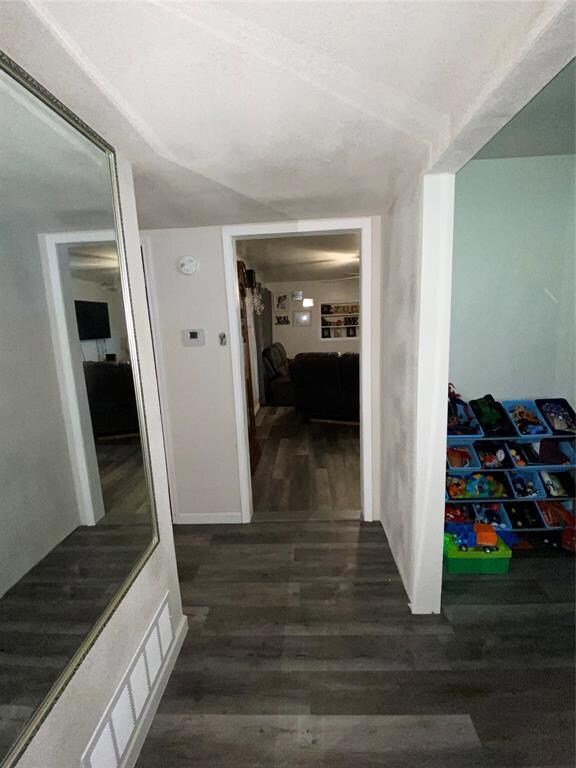 1101 Elmwood St, Gainesville, TX 76240 - photo 3