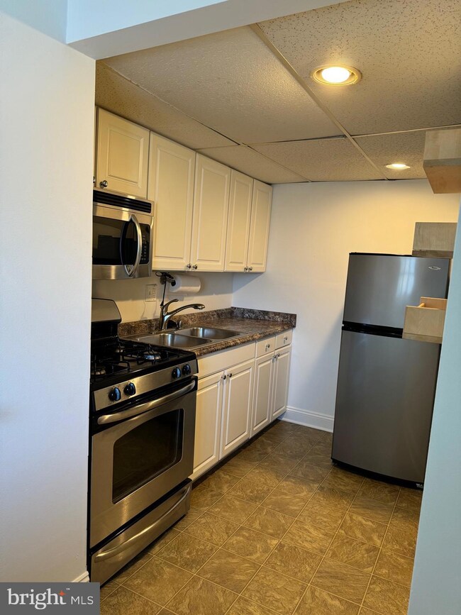 116 N Indian Aly unit 203, Winchester, VA 22601 - photo 3