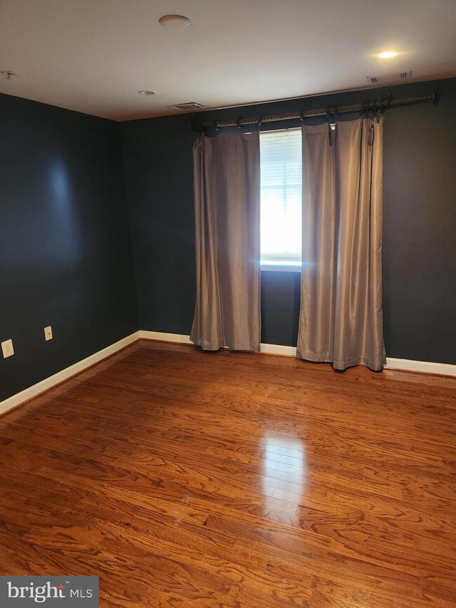 4121 S Four Mile Run Dr unit 303, Arlington, VA 22204 - photo 7