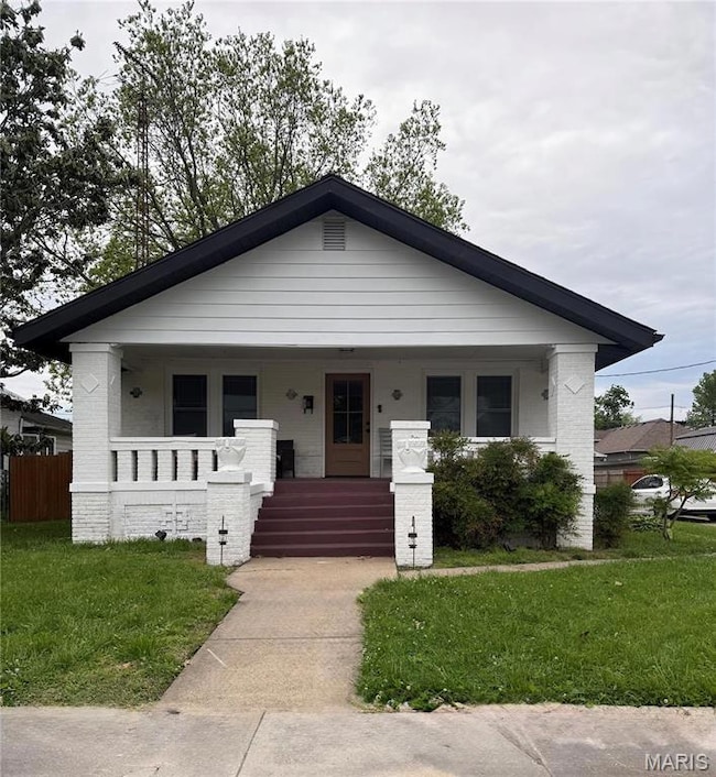 305 W Ray Ave, Christopher, IL 62822 - photo 2