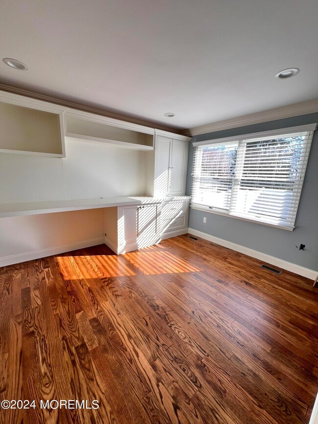 5 Oakcrest Ct, Holmdel, NJ 07733 - photo 7