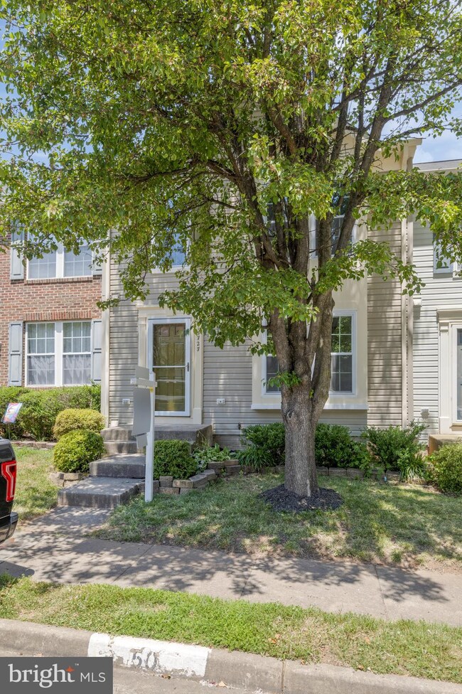 15727 Viewpoint Cir, Dumfries, VA 22025 - photo 2