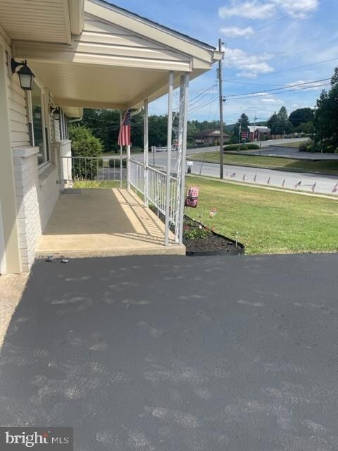 315 Lyman Ave, Womelsdorf, PA 19567 - photo 4