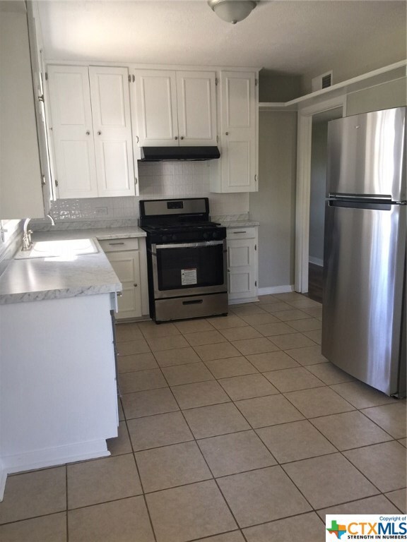 138 E Hillcrest Dr, San Marcos, TX 78666 - photo 4