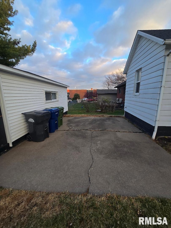 418 19th Ave N, Clinton, IA 52732 - photo 4