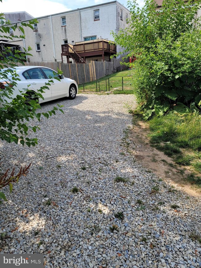 525 Spring Mill Ave unit 2, Conshohocken, PA 19428 - photo 3