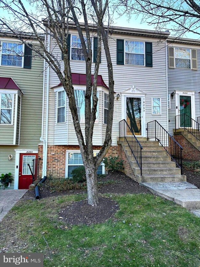 16262 Taconic Cir, Dumfries, VA 22025 - photo 2