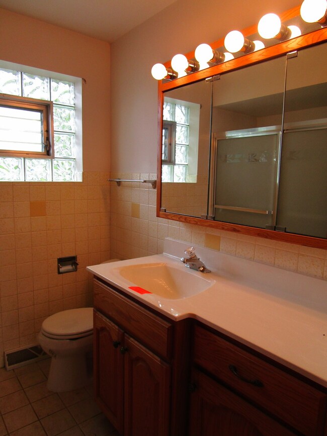 636 W Gladys Ave, Elmhurst, IL 60126 - photo 5