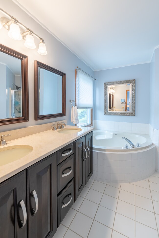 209 Isleview Dr, Oswego, IL 60543 - photo 2