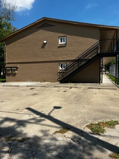 514 Houston St unit 6, Rosenberg, TX 77471 - photo 4