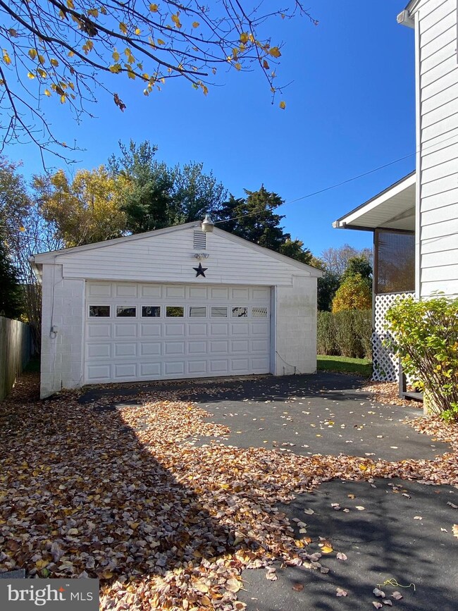 8708 Eddington Rd, Parkville, MD 21234 - photo 2