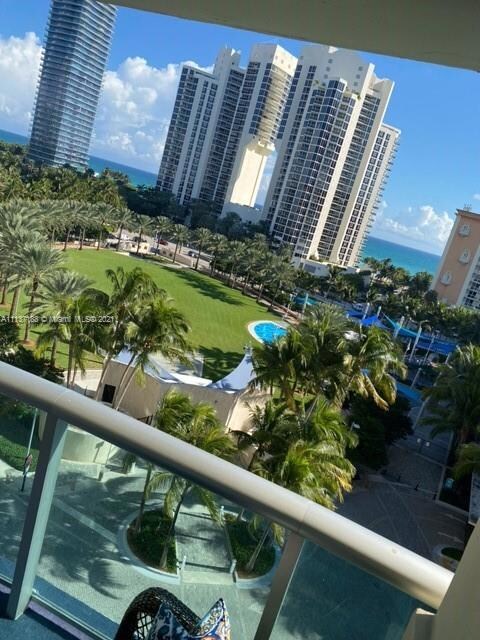 Ocean, Heritage park and city views