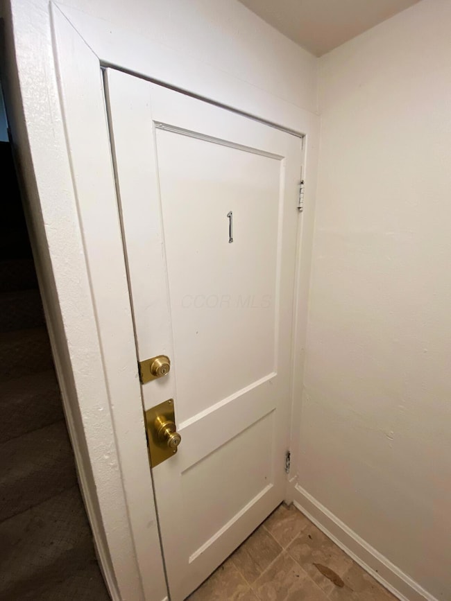 29 - 71 W Washington_Vertical