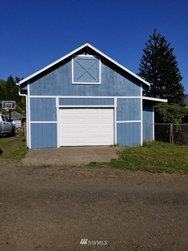 1210 Cedar St, Raymond, WA 98577 - photo 3