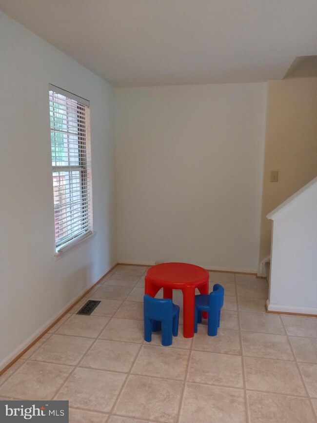 1938 Winslow Ct, Woodbridge, VA 22191 - photo 6