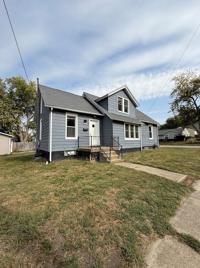 1401 W Elm St, Bloomington, IL 61701 - photo 2