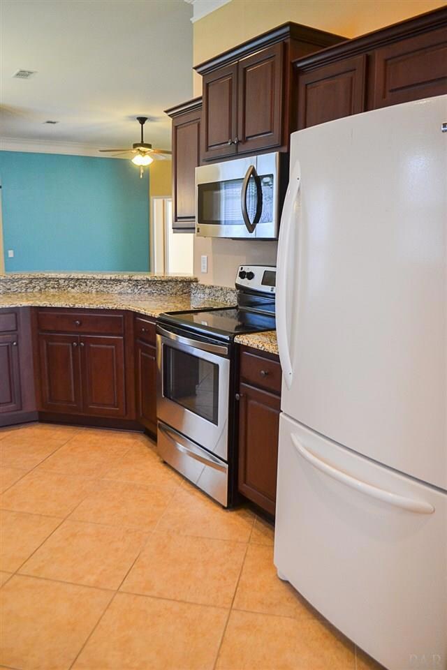 Granite countertops and fully equipped!