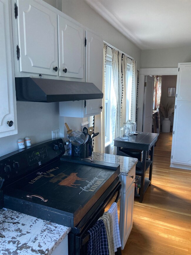 233 Blucher St, Manchester, NH 03102 - photo 6