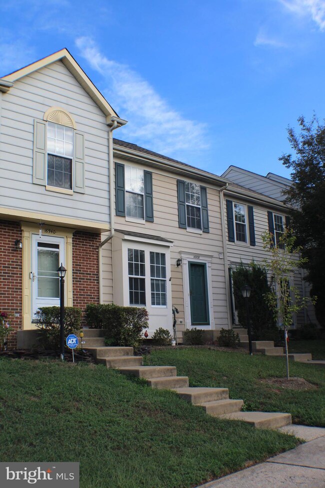 16938 Monmouth Ct, Dumfries, VA 22026 - photo 4