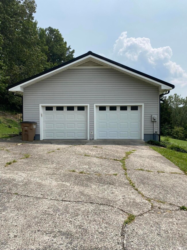 426 Bonifacious Rd, Tunnel Hill, GA 30755 - photo 3