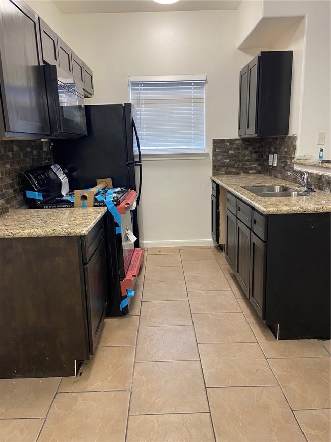 6843 Larkstone St unit B, Houston, TX 77028 - photo 3