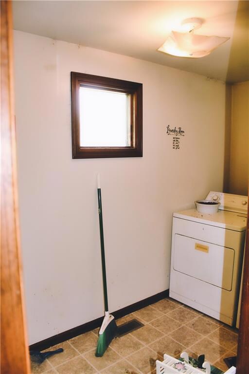 229 E Cross St, Anderson, IN 46012 - photo 7