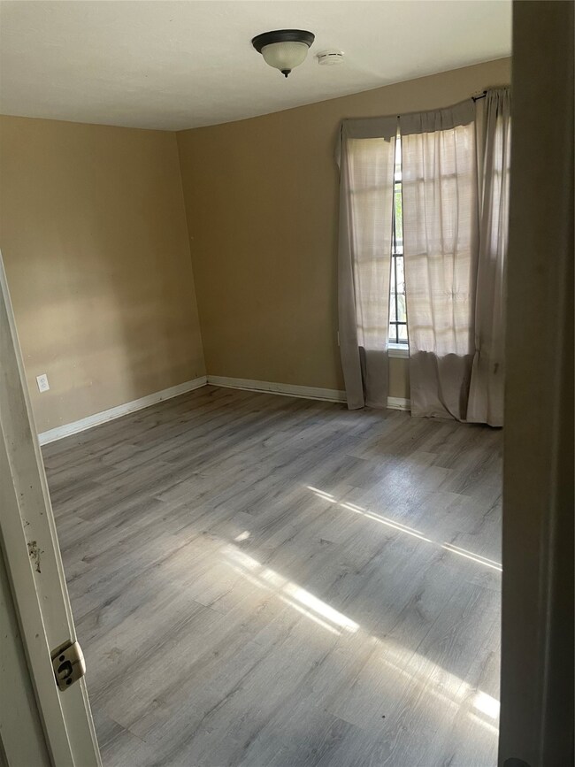 6805 Shotwell St, Houston, TX 77028 - photo 6