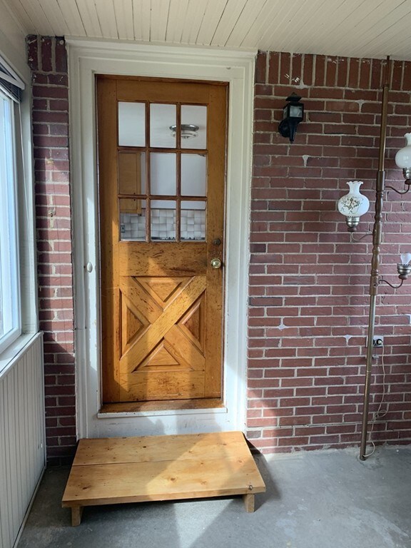 115 Laconia St, Ludlow, MA 01056 - photo 2