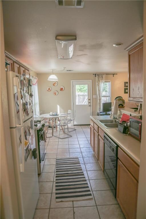 Kitchen with dishwasher, freestanding refrigerato