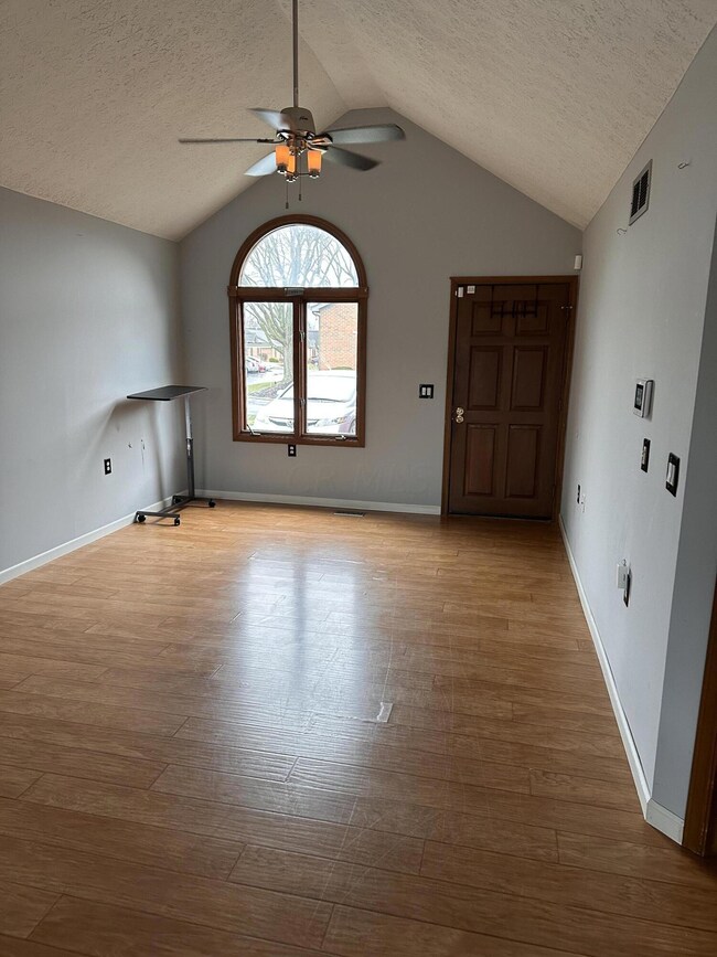 5836 Thada Ln unit 5836, Columbus, OH 43229 - photo 2