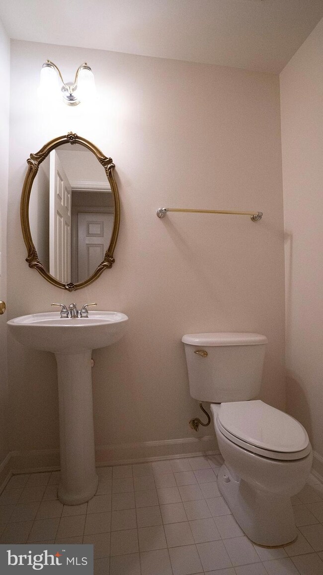 12771 Heron Ridge Dr, Fairfax, VA 22030 - photo 4