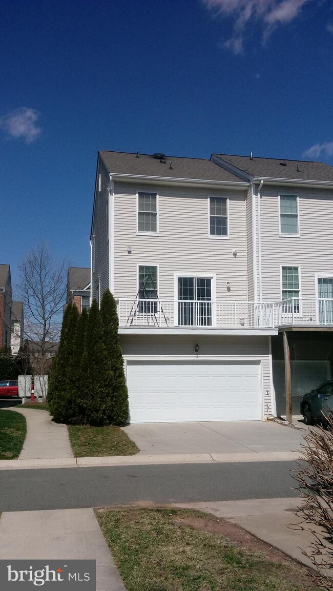 42805 Flannigan Terrace, Chantilly, VA 20152 - photo 2