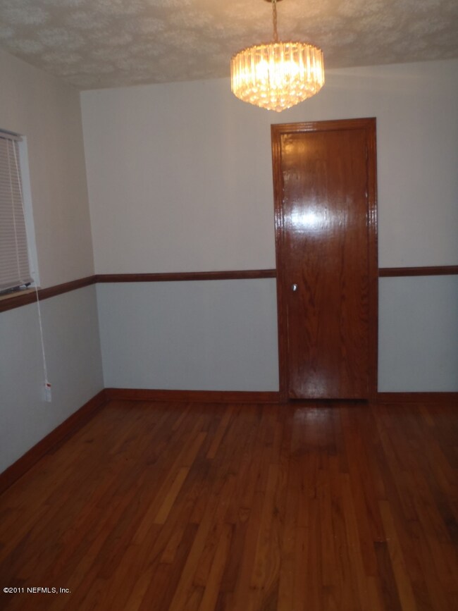 8930 Macarthur Ct S, Jacksonville, FL 32216 - photo 2