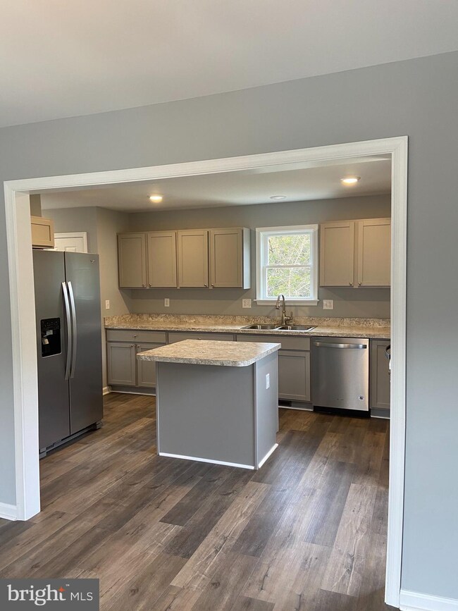 509 Stonewall St, Strasburg, VA 22657 - photo 3