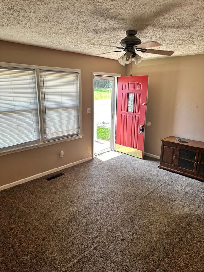 130 Gilkey Dr, Hopkinsville, KY 42240 - photo 5