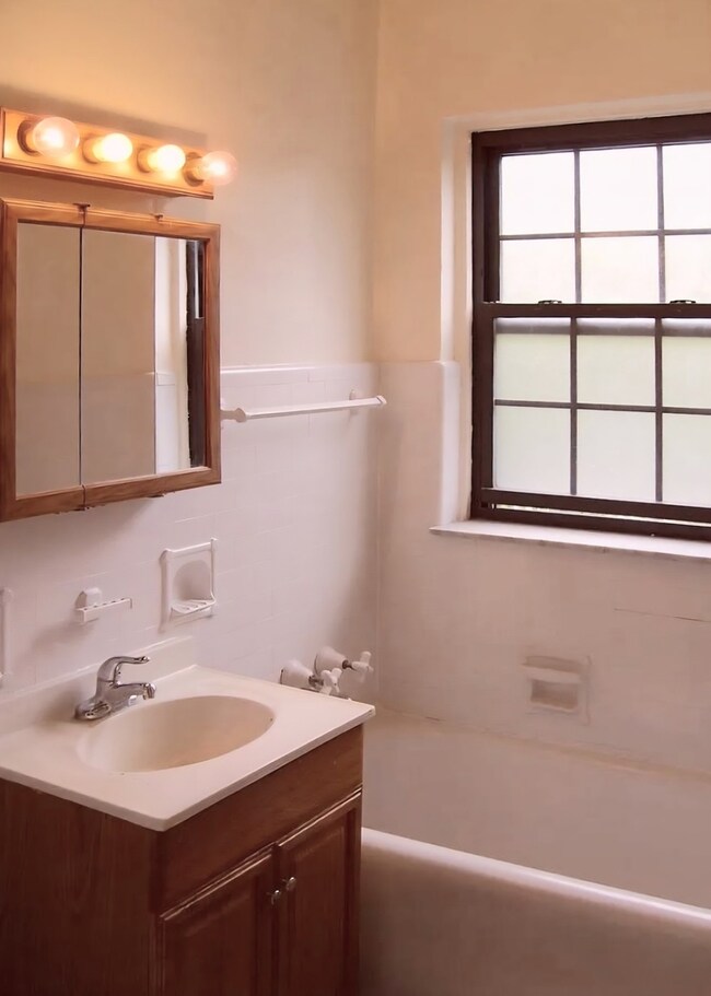 1123 Washington Blvd unit 2E, Oak Park, IL 60302 - photo 6