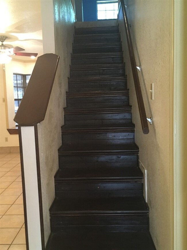 1217 Hendricks Ave, Laredo, TX 78040 - photo 7