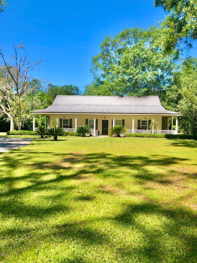 0 1Front of home